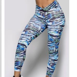 LiCi Fit Limited Edition Matrix V-Scrunch Legging